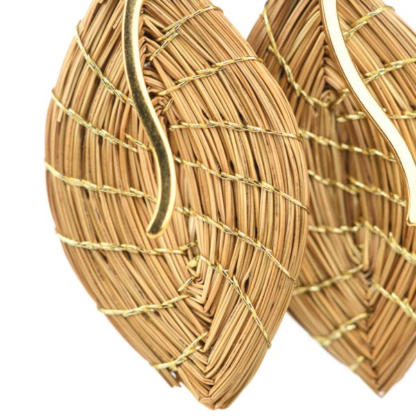 Boucles d'oreilles en capim dourado en forme de feuille