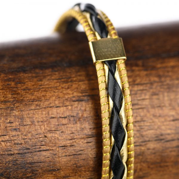 Bracelet en capim dourado et cuir noir